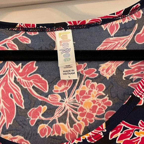 ⭐️LuLaRoe Pink, red, and orange  Floral Blouse Relaxed Fit - Picture 3 of 3